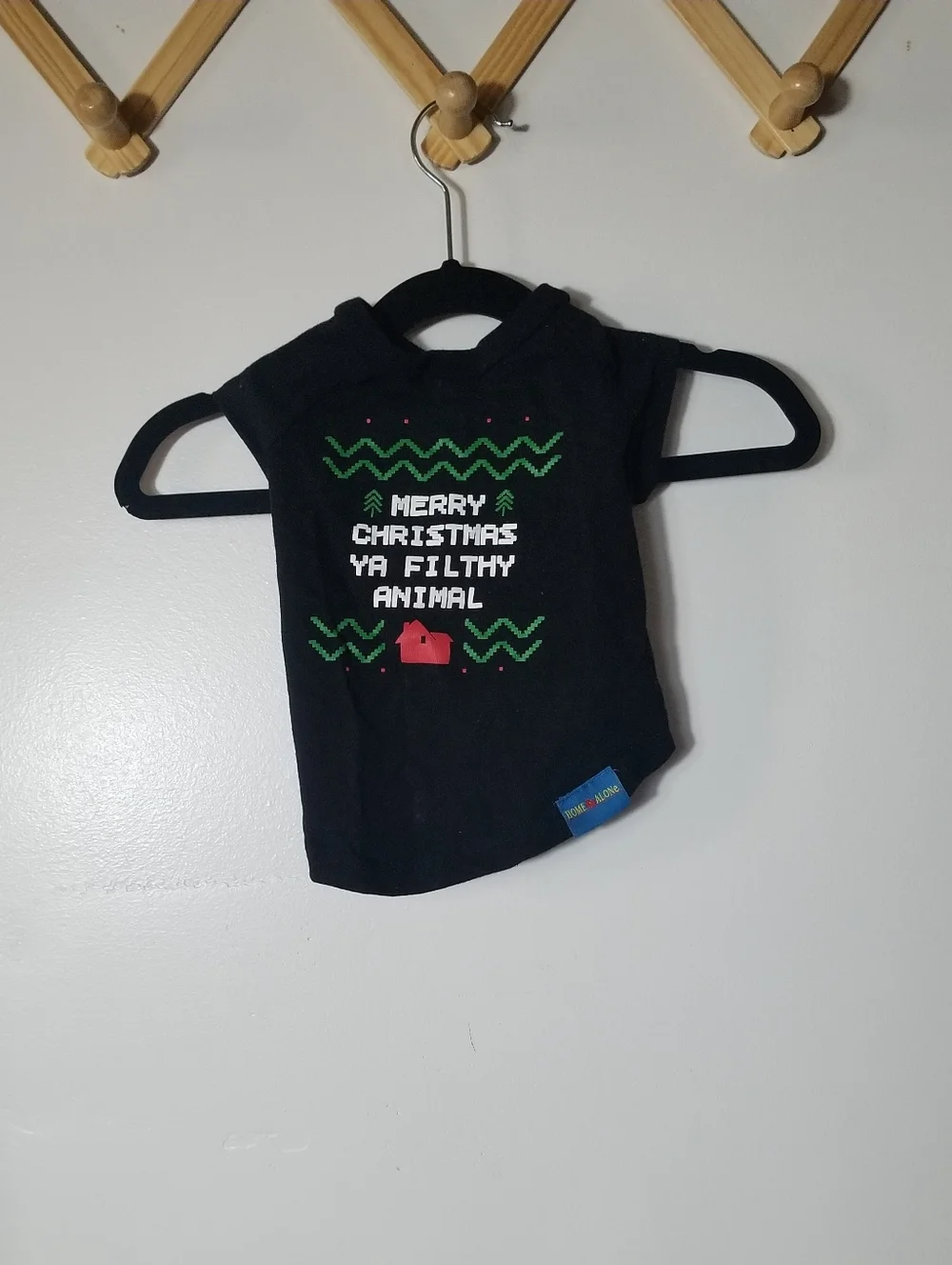 HOME ALONE DOG BLACK 'Merry Christmas Ya Filthy Animal' TEE SIZE MED (RUNS SMALL